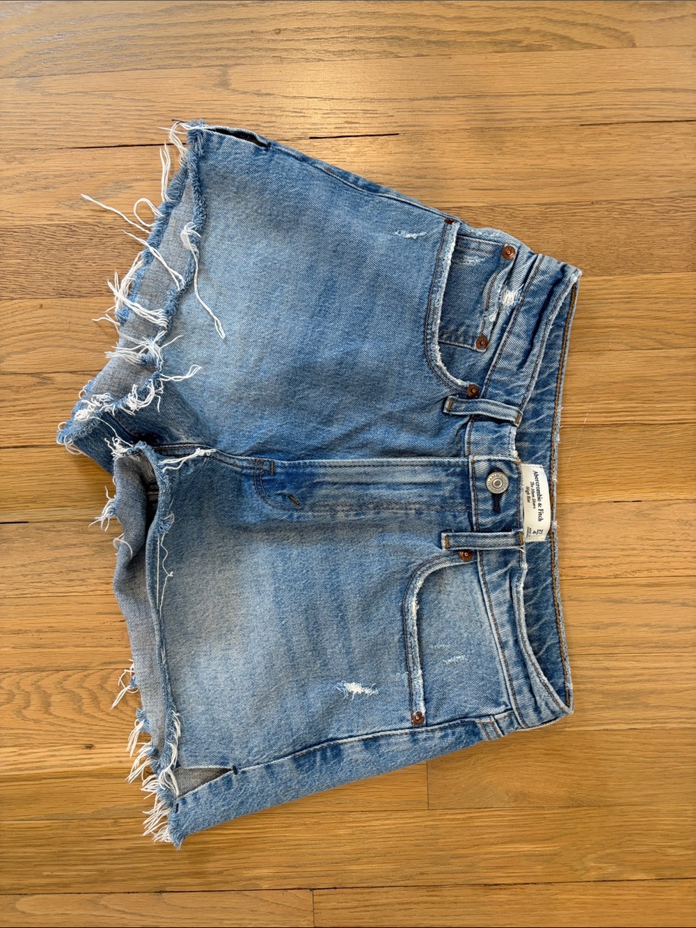 Abercrombie & Fitch The Mom Short High Rise